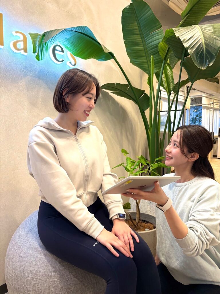 レッスン前にカウンセリングを受けている女性