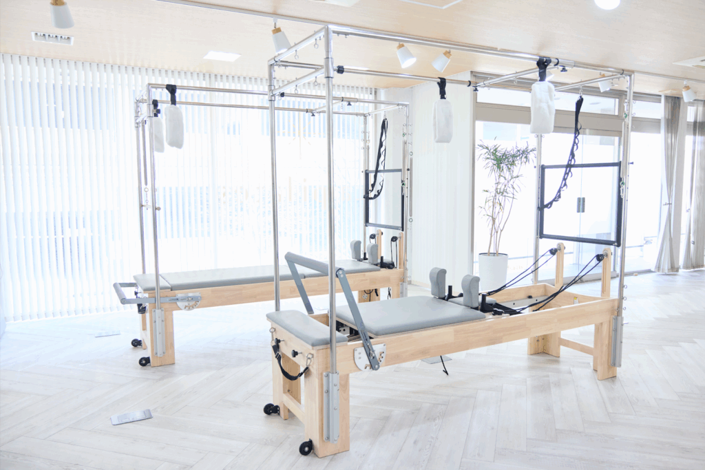 La pilatesスタジオのマシンピラティス