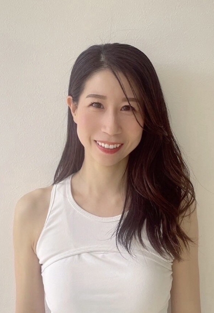 La pilates江坂店の女性インストラクター