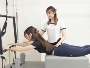 パーソナルマシンピラティスのレッスンの様子